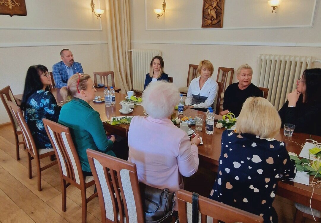 Zdjęcie do Spotkanie Burmistrza z Wyr&oacute;żnionymi Pedagogami ze Szklarskiej Poręby 